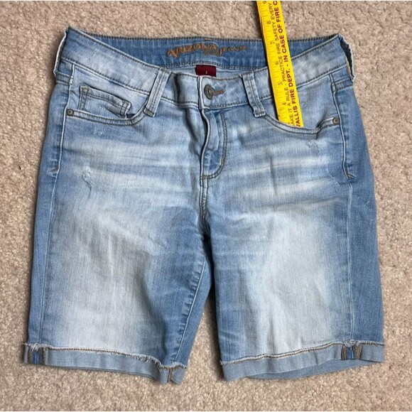 Arizona Jean Co Junior's Shorts Light Wash Distressed Denim Cuffed Bermuda Sz 5 - Picture 9 of 9